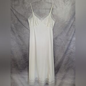 Classic Vintage Vince Camuto White Lace-Trim Slip Chemise